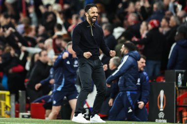 Manchester United takımının Ruben Amorim teknik direktörü, UEFA Avrupa Ligi çeyrek final maçında Manchester United-Lyon maçında 17 Nisan 2025 tarihinde Old Trafford, Manchester, İngiltere 'de 5-4' lük galibiyet golünü kutluyor.