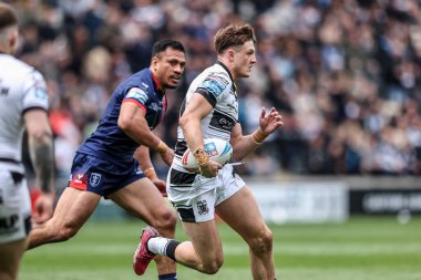Hull FC 'den Davy Litten, 18 Nisan 2025' te MKM Stadyumu 'nda oynanan Betfred Süper Lig 8. Raundu' nda topu kırıyor.