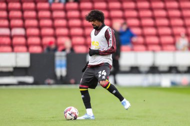 Sheffield United takımından Hamza Choudhury 18 Nisan 2025 'te Sheffield United, Sheffield, İngiltere' deki Cardiff City maçında maç öncesi ısınma maçında