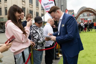 Shaun Murphy, İngiltere 'nin Sheffield kentindeki Crucible Tiyatrosu' nda düzenlenen 2025 Halo Dünya Snooker Şampiyonası basın toplantısında hayranlarıyla tanıştı.