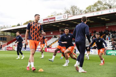 Blackpool 'dan Oliver Casey, 18 Nisan 2025' te İngiltere 'nin Stevenage Stevenage stadyumunda oynanan Sky Bet 1 maçı öncesinde oynanan ısınma maçında