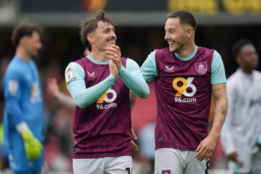 Burnley 'den Josh Brownhill ve Burnley' den Connor Roberts 18 Nisan 2025 'te Vicarage Road, Watford, Birleşik Krallık' ta Watford-Burnley maçından sonra oynadılar.