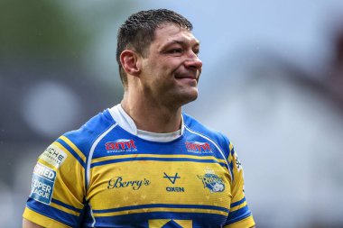 Leeds Rhinos takımından Ryan Hall, 18 Nisan 2025 tarihinde Leeds Stadyumu 'nda oynanan Betfred Süper Lig 8. Raundda Leeds Gergedan ve Huddersfield Giants maçında gülümseme doluydu.