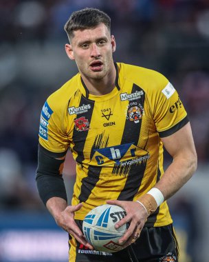 Castleford Tigers takımından Sam Wood, 17 Nisan 2025 'te oynanan Betfred Süper Lig 8. Raundunda Wakefield Trinity, Castleford Tigers' a karşı DIY Kitchens Stadyumu, Wakefield, Birleşik Krallık 'ta oynanan karşılaşma öncesi ısınma maçında...