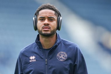 Queens Park Rangers takımından Jonathan Varane, 18 Nisan 2025 'te İngiltere' nin Deepdale kentinde oynanan Preston North End-Queens Park Rangers maçından önce stadyuma geldi.