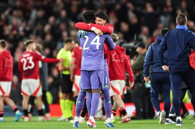 Manchester United 'dan Andr Onana ve Manchester United takımları UEFA Avrupa Ligi çeyrek final maçını kazandıktan sonra 17 Nisan 2025' te Old Trafford, Manchester, İngiltere 'de Manchester United - Lyon maçını kazandılar.