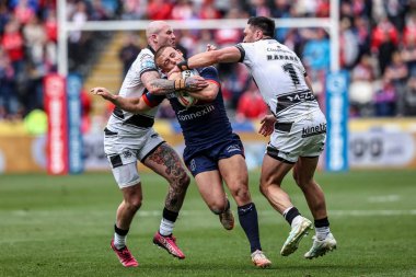 Hull KR 'dan Mikey Lewis, Hull FC' den Jordan Rapana ve Hull FC 'den Zak Hardaker tarafından 18 Nisan 2025' te MKM Stadyumu 'nda oynanan Betfred Süper Lig 8. Raundunda yenildi.