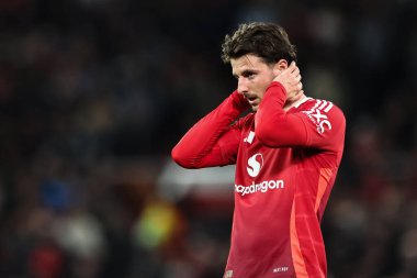 Manchester United takımının Mason Mount 'ı 17 Nisan 2025 tarihinde Manchester United ile Old Trafford, Manchester' da oynanan çeyrek final maçında tepki gösterdi.