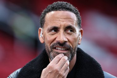Rio Ferdinand eski Manchester United oyuncusu UEFA Avrupa Ligi çeyrek finalleri önünde Manchester United - Lyon maçı Old Trafford, Manchester, İngiltere, 17 Nisan 2025