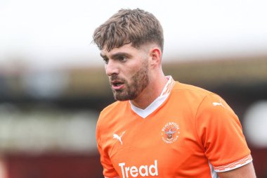 Blackpool takımından Tom Bloxham 18 Nisan 2025 'te Lamex Stevenage, İngiltere' de Stevenage - Blackpool maçında