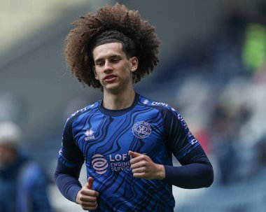 Queens Park Rangers takımından Rayan Kolli, 18 Nisan 2025 'te İngiltere' nin Deepdale kentinde oynanan Preston North End-Queens Park Rangers maçının öncesinde ısınıyor.