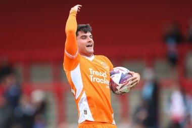 Blackpool 'dan Rob Apter takımlarını 18 Nisan 2025' te Lamex Stevenage, Stevenage, İngiltere 'de oynanan 1.