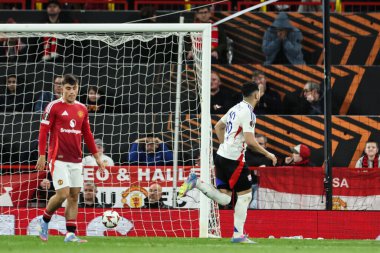Lyon 'dan Rayan Cherki, UEFA Avrupa Ligi çeyrek final maçında 17 Nisan 2025' te Old Trafford, Manchester, İngiltere 'de Manchester United-Lyon maçında 2-3' lük galibiyetini kutluyor.