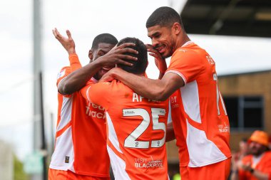 Blackpool 'dan Rob Apter 18 Nisan 2025' te İngiltere 'nin Stevenage Stevenage stadyumunda oynanan Sky Bet 1 karşılaşmasında 0-1 kazanma hedefini kutluyor.