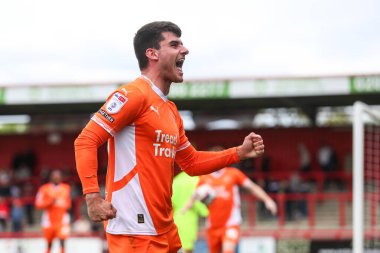 Blackpool 'dan Rob Apter 18 Nisan 2025' te İngiltere 'nin Stevenage Stevenage stadyumunda oynanan Sky Bet 1 karşılaşmasında 0-2 kazanma hedefini kutluyor.