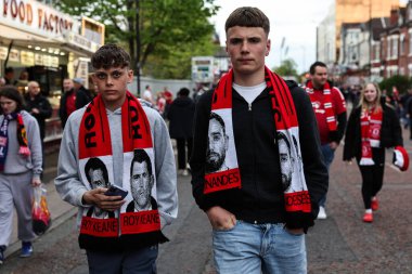 Manchester United taraftarları stadyuma UEFA Avrupa Ligi çeyrek final maçı öncesinde Old Trafford, Manchester, Birleşik Krallık 'ta 17 Nisan 2025 tarihinde Manchester United-Lyon maçına çıktı.