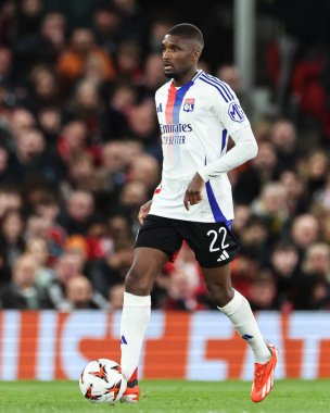 UEFA Avrupa Ligi çeyrek final maçında Lyon 'lu Clinton Mata, Manchester United' a karşı Old Trafford, Manchester, İngiltere, 17 Nisan 2025