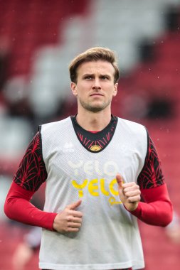 Sheffield United 'tan Rob Holding, 18 Nisan 2025' te İngiltere 'nin Sheffield Lane şehrinde oynanan, Sheffield United - Cardiff City maçında maç öncesi ısınma maçında...