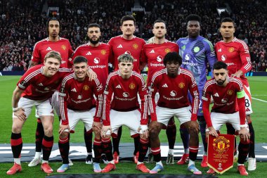 Manchester United oyuncuları UEFA Avrupa Ligi çeyrek final maçında Old Trafford, Manchester, Birleşik Krallık 'ta 17 Nisan 2025 tarihinde Lyon' a karşı sıralandılar.