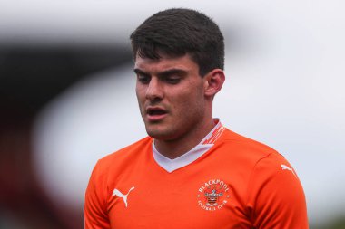Blackpool 'dan Rob Apter 18 Nisan 2025' te Lamex Stevenage, İngiltere 'de Stevenage - Blackpool maçında