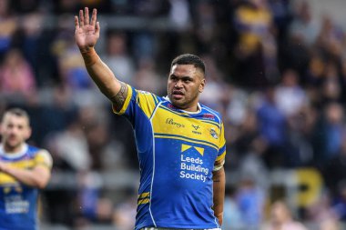 Leeds Gergedan 'dan Sam Lisone, 18 Nisan 2025' te Headingley Stadyumu 'nda oynanan 8. Betfred Süper Lig karşılaşmasında taraftarlara el sallıyor.