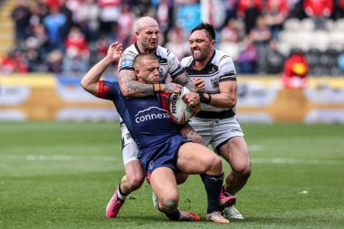 Hull KR 'dan Mikey Lewis, Hull FC' den Jordan Rapana ve Hull FC 'den Zak Hardaker tarafından 18 Nisan 2025' te MKM Stadyumu 'nda oynanan Betfred Süper Lig 8. Raundunda yenildi.