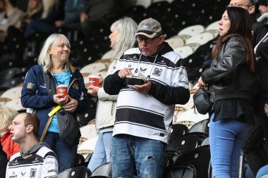 Hull FC taraftarları 18 Nisan 2025 'te MKM Stadyumu' nda oynanan 8. Betfred Süper Lig karşılaşmasında Hull FC vs Hull KR 'a karşı.
