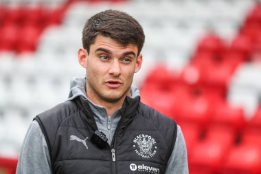 Blackpool 'dan Rob Apter, 18 Nisan 2025' te Lamex Stevenage, İngiltere 'deki Stevenage-Blackpool maçından sonra bir röportaj verdi.