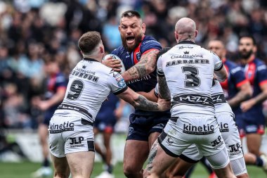 Hull KR 'dan Jared Waerea-Hargreaves, Hull FC' den Amir Bourouh ve Hull FC 'den Zak Hardaker tarafından 18 Nisan 2025' de MKM Stadyumu 'nda oynanan Betfred Süper Lig 8.