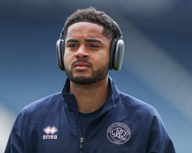 Queens Park Rangers takımından Jonathan Varane, 18 Nisan 2025 'te İngiltere' nin Deepdale kentinde oynanan Preston North End-Queens Park Rangers maçından önce stadyuma geldi.