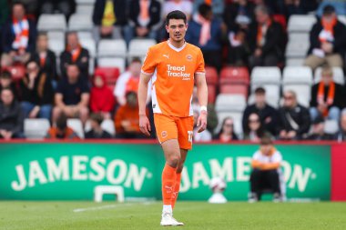 Blackpool takımından Elkan Baggott, 18 Nisan 2025 'te Lamex Stevenage, Stevenage, İngiltere' de oynanan 1.