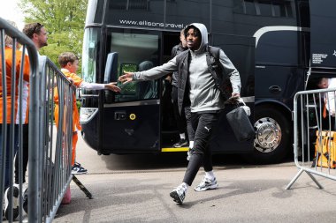 Blackpool 'dan Niall Ennis, 18 Nisan 2025' te İngiltere 'nin Stevenage-Blackpool stadyumunda oynanan Sky Bet 1 karşılaşması öncesinde geldi.