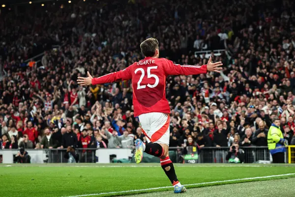 Manchester United takımından Manuel Ugarte, 17 Nisan 2025 'te Old Trafford, Manchester, İngiltere' de oynanan UEFA Avrupa Ligi çeyrek final maçında 1-0 'lık galibiyet golünü kutluyor.