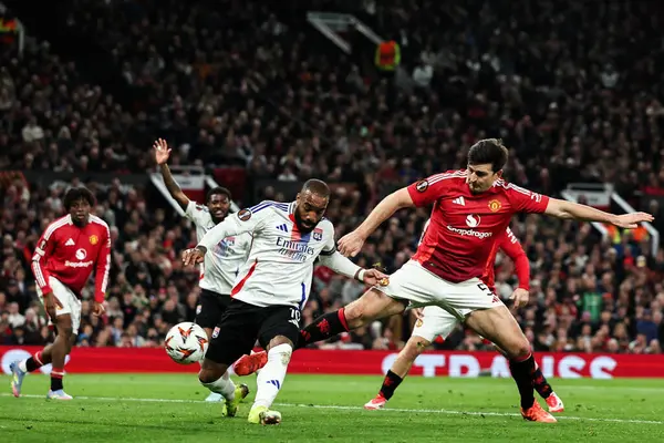 Lyon 'dan Alexandre Lacazette, UEFA Avrupa Ligi çeyrek final maçında Old Trafford, Manchester, İngiltere' de Manchester United Lyon 'a karşı 17 Nisan 2025' de 2-2 'lik skorla gol attı.