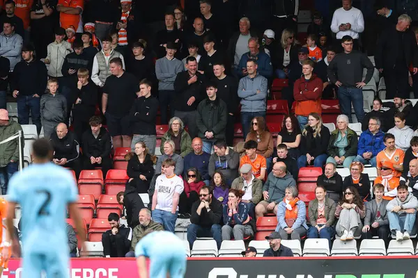 Blackpool taraftarları, 18 Nisan 2025 'te Lamex Stadyumu' nda oynanan Sky Bet 1 karşılaşmasında Stevenage 'a karşı Blackpool maçını izlediler.