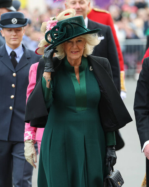 Её Величество Королева изображена прибывающей в качестве Его Величества Короля и Её Величества Королевы на королевской службе в Даремском соборе, Дарем, Великобритания, 17 апреля 2025 года