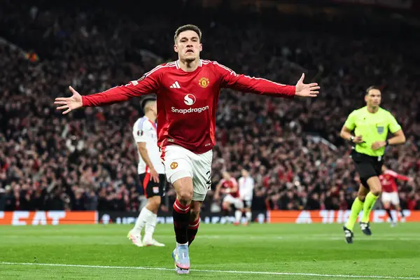 Manchester United takımından Manuel Ugarte, 17 Nisan 2025 'te Old Trafford, Manchester, İngiltere' de oynanan UEFA Avrupa Ligi çeyrek final maçında 1-0 'lık galibiyet golünü kutluyor.