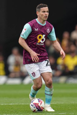 Burnley takımından Josh Cullen 18 Nisan 2025 'te Watford-Burnley maçında Vicarage Road, Watford, İngiltere' de karşı karşıya geldi.