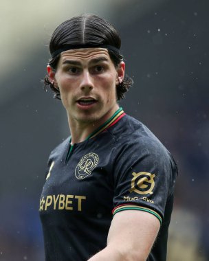 Queens Park Rangers takımından Jake Clarke-Salter 18 Nisan 2025 'te İngiltere' nin Deepdale kentinde Preston North End-Queens Park Rangers maçında