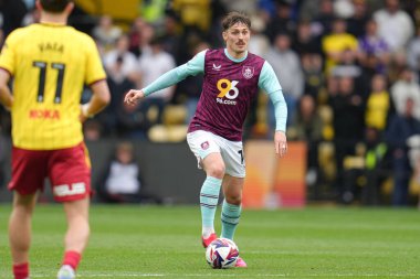 Burnley takımından Connor Roberts 18 Nisan 2025 'te Watford - Burnley maçı sırasında Vicarage Road, Watford, Birleşik Krallık' ta karşı karşıya geldi.