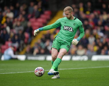 Watford 'dan Egil Selvik Gökyüzü İddia Şampiyonası maçında Watford - Burnley, Vicarage Road, Watford, İngiltere, 18 Nisan 2025