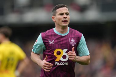 Burnley takımından Josh Cullen 18 Nisan 2025 'te Watford-Burnley maçında Vicarage Road, Watford, İngiltere' de karşı karşıya geldi.