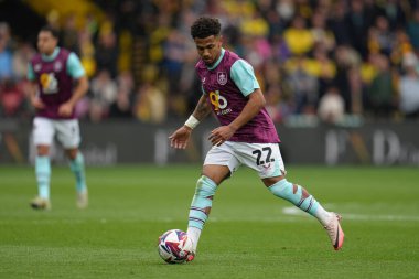 Burnley takımından Marcus Edwards 18 Nisan 2025 'te Watford, Watarage Road, İngiltere' de Burnley 'e karşı oynadığı Sky Bet Şampiyonası maçında