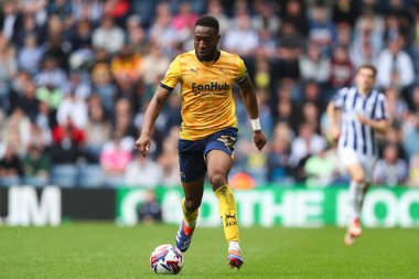 Derby County 'den Ebou Adams, 21 Nisan 2025' te İngiltere, West Bromwich Derby County 'de oynanan West Bromwich Albion vs Derby Şampiyonası maçında topu aldı.