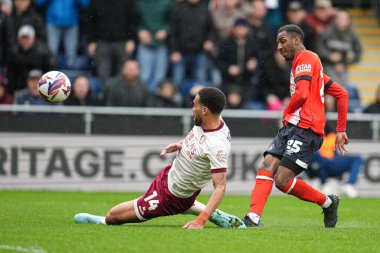 Luton Town 'dan Isaiah Jones 21 Nisan 2025' te Luton Town - Bristol City maçında Kenilworth Road, Luton, Birleşik Krallık 'ta skor yaptı.
