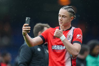 Luton Town 'dan Thelo Aasgaard Gök İddia Şampiyonası maçında Luton Town, Bristol City' ye karşı Kenilworth Road, Luton, İngiltere, 21 Nisan 2025