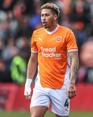Blackpool takımından Jordan Lawrence-Gabriel 21 Nisan 2025 'te Bloomfield Road, Blackpool' da Blackpool-Wrexham maçında