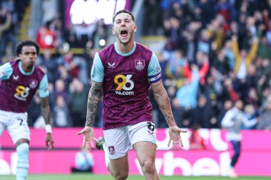 Burnley 'den Josh Brownhill, 21 Nisan 2025' te Burnley ile Sheffield United arasında oynanan Sky Bet Şampiyonası maçında 2-1 'lik galibiyetini kutluyor.