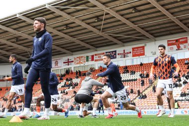 Blackpool 'dan Oliver Casey 21 Nisan 2025' te Bloomfield Road, Blackpool 'da oynanan Blackpool-Wrexham maçında maç öncesi ısınma seansında