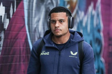 Burnley 'den CJ Egan-Riley, Burnley ile Sheffield United arasındaki 21 Nisan 2025' te oynanacak Gökyüzü İddia Şampiyonası maçı öncesinde stadyuma geldi.